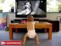 Tv Karşısında Bebek Dansı