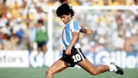 Maradona'nın Tarihin En İyi Futbolcusu Olduğunun Kanıtı